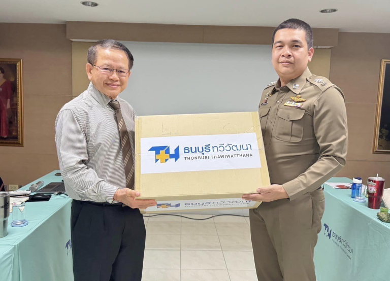 วิทยากรบรรยายความรู้แลกเปลี่ยนประสบการณ์ให้แก่บุคลากรทางโรงพยาบาล