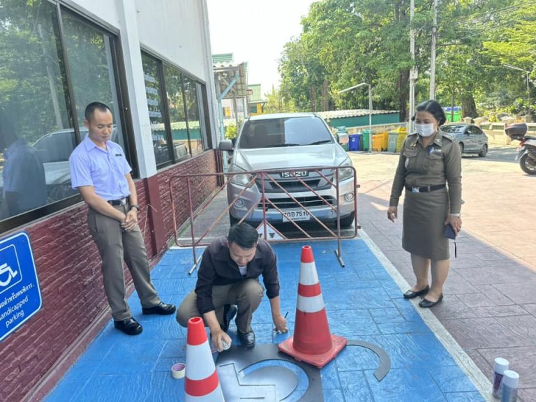 ปรับปรุง ช่องจอดรถคนพิการ