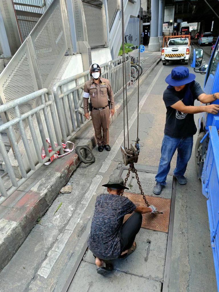 บวร 601 ดำเนินการตรวจสอบ ฝาปิดท่อ