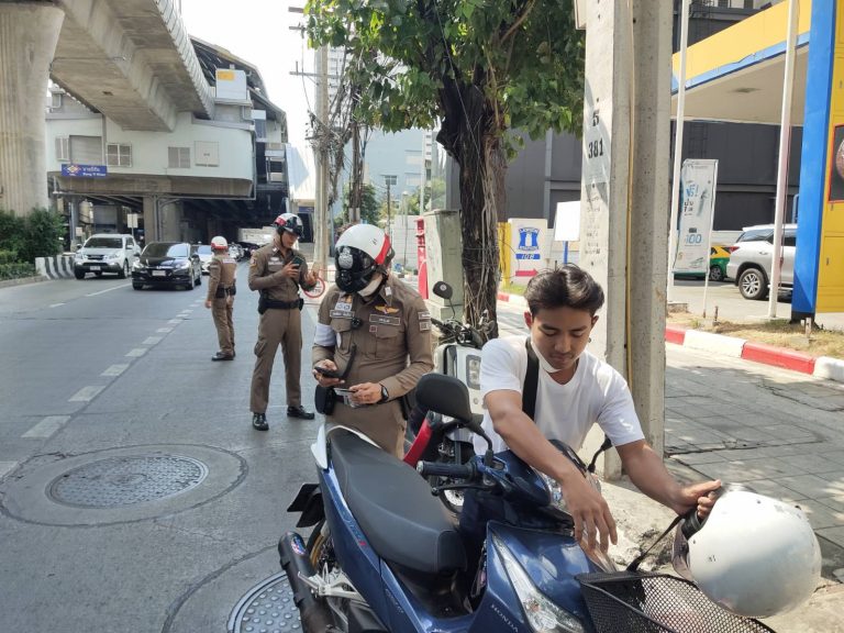 สน.บวรมงคล ประชาสัมพันธ์ประชาชน ผู้ใช้รถ ใช้ถนน ในเขตพื้นที่รับผิดชอบ เพื่อความปลอดภัยในชีวิตและทรัพย์สิน